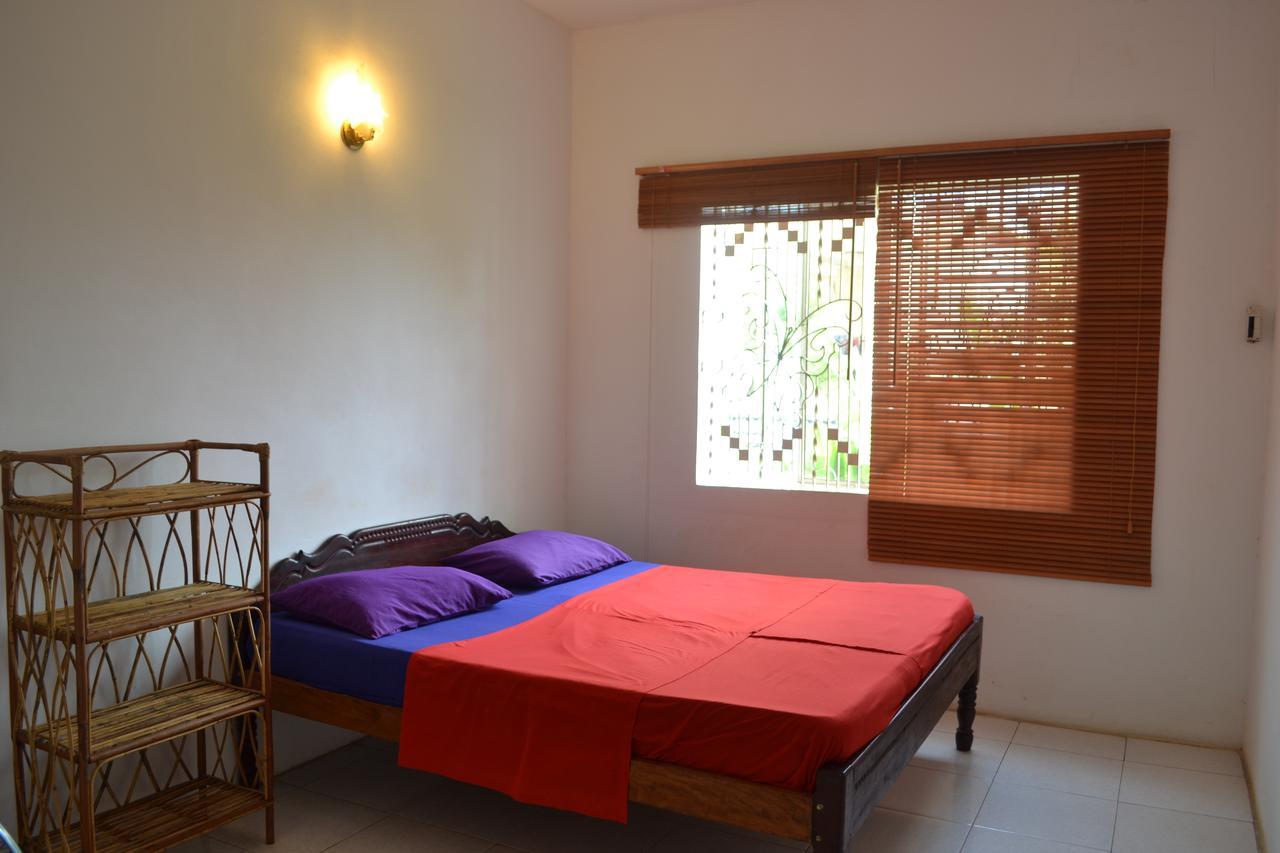 Here Be Dragons Hostel Battambang Exterior foto