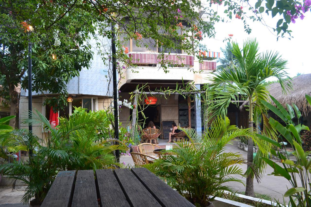 Here Be Dragons Hostel Battambang Exterior foto