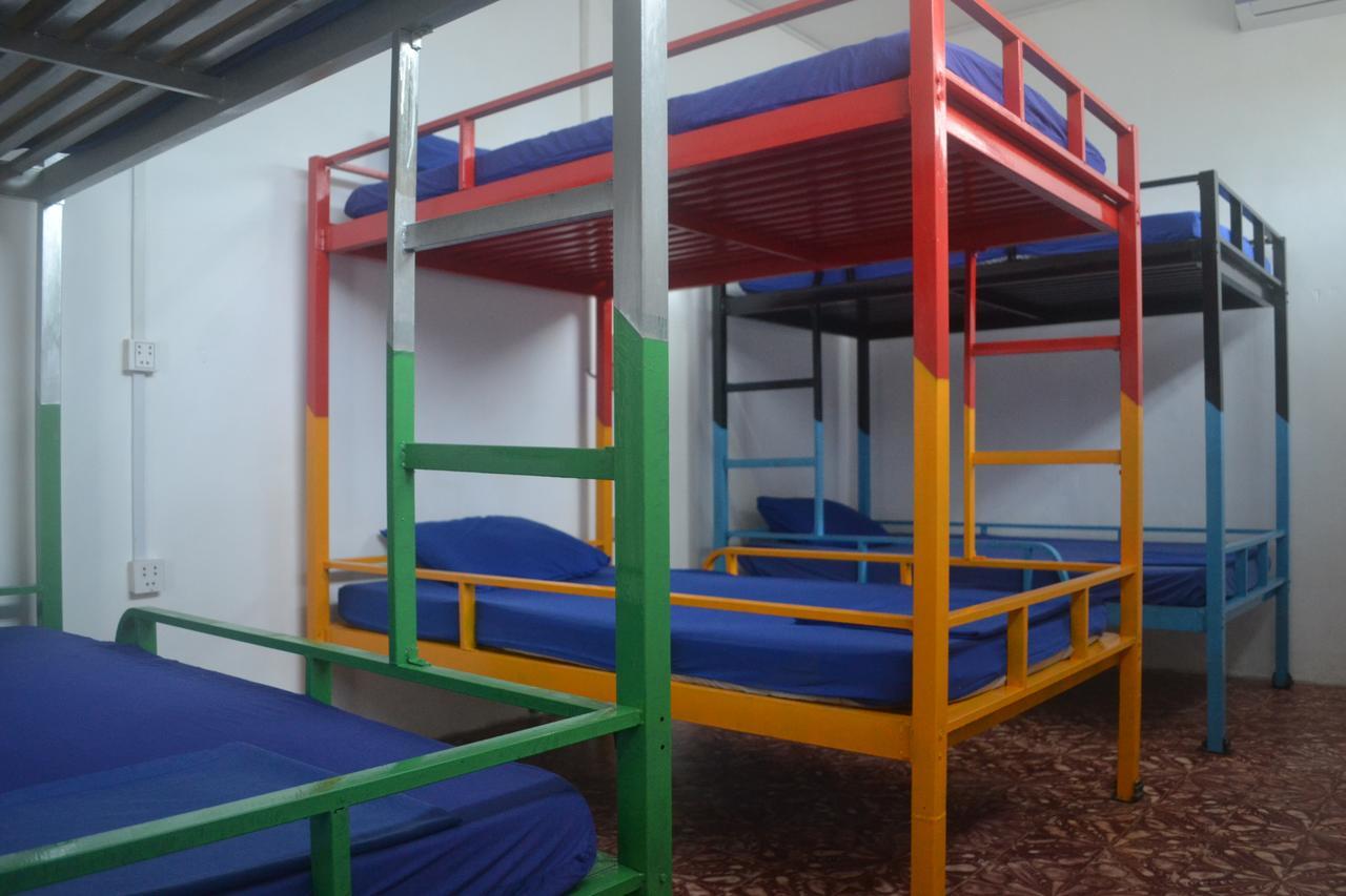 Here Be Dragons Hostel Battambang Exterior foto